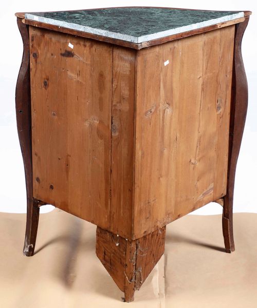 Angoliera lastronata a due ante. XVIII-XIX secolo  - Asta Antiquariato Settembre - Associazione Nazionale - Case d'Asta italiane