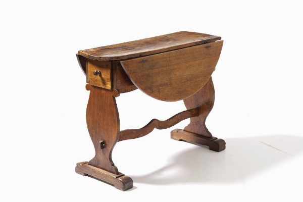 Tavolo ad alette. Umbria (elementi antichi)  - Asta Antiquariato Settembre - Associazione Nazionale - Case d'Asta italiane