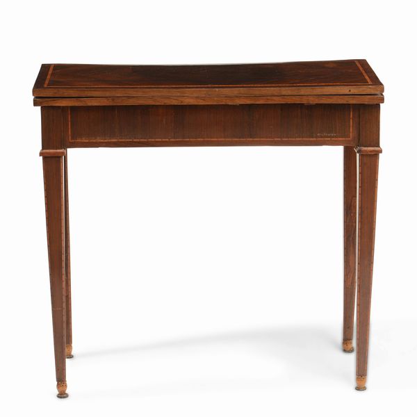 Tavolino da gioco Luigi XVI lastronato in noce  - Asta Antiquariato Settembre - Associazione Nazionale - Case d'Asta italiane