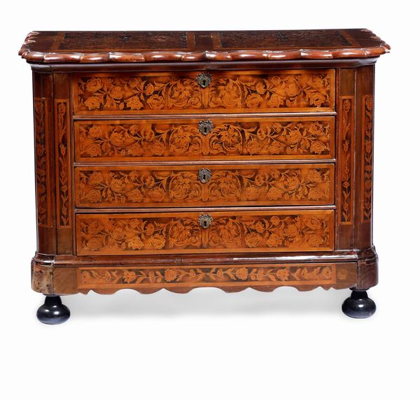 Cassettone lastronato e intarsiato. Olanda, XVIII-XIX secolo  - Asta Antiquariato Settembre - Associazione Nazionale - Case d'Asta italiane