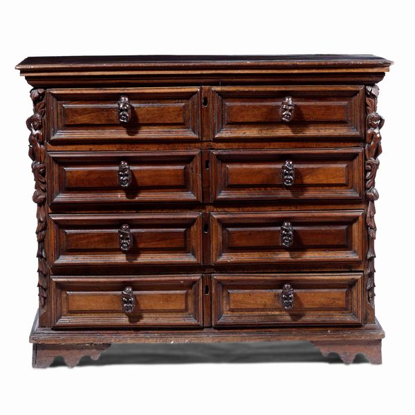 Com� in noce intagliato a bambocci, XVIII secolo  - Asta Antiquariato Settembre - Associazione Nazionale - Case d'Asta italiane