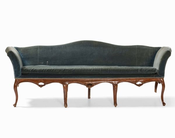 Divano in noce scolpito, Venezia XX secolo  - Asta Antiquariato Settembre - Associazione Nazionale - Case d'Asta italiane