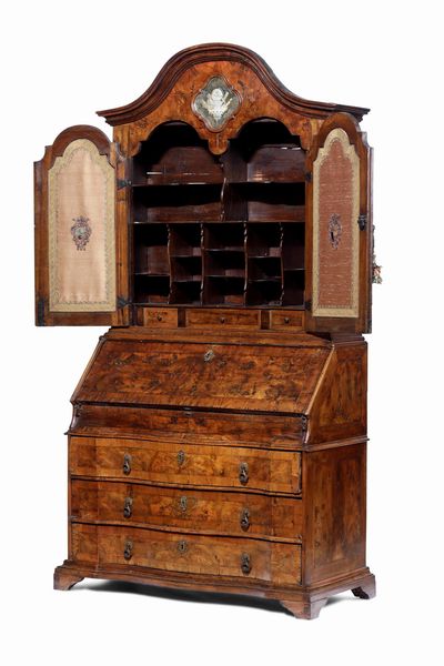 Trumeau lastronato in noce e radica, Veneto met� XVIII secolo  - Asta Antiquariato Settembre - Associazione Nazionale - Case d'Asta italiane