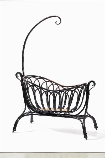 Culla in legno curvato tipo Thonet  - Asta Antiquariato Settembre - Associazione Nazionale - Case d'Asta italiane