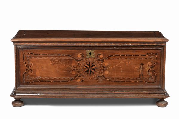 Cassapanca in legno intarsiato. XIX secolo  - Asta Antiquariato Settembre - Associazione Nazionale - Case d'Asta italiane