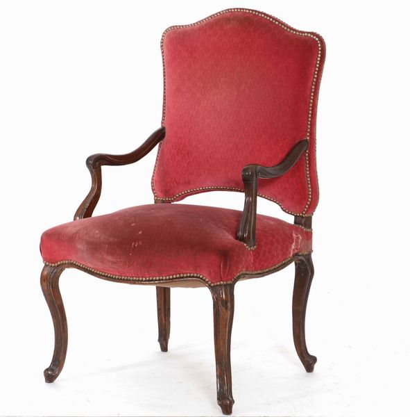 Poltrona in noce intagliato, Piemonte XVIII secolo  - Asta Antiquariato Settembre - Associazione Nazionale - Case d'Asta italiane