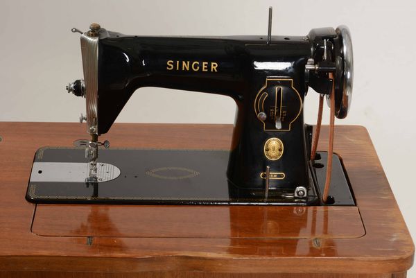 Macchina da cucire Singer. Singer Manufacturing Co.  - Asta Antiquariato Settembre - Associazione Nazionale - Case d'Asta italiane