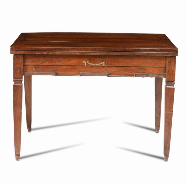 Tavolo da pranzo in noce con piano a libro, fine XVIII secolo  - Asta Antiquariato Settembre - Associazione Nazionale - Case d'Asta italiane