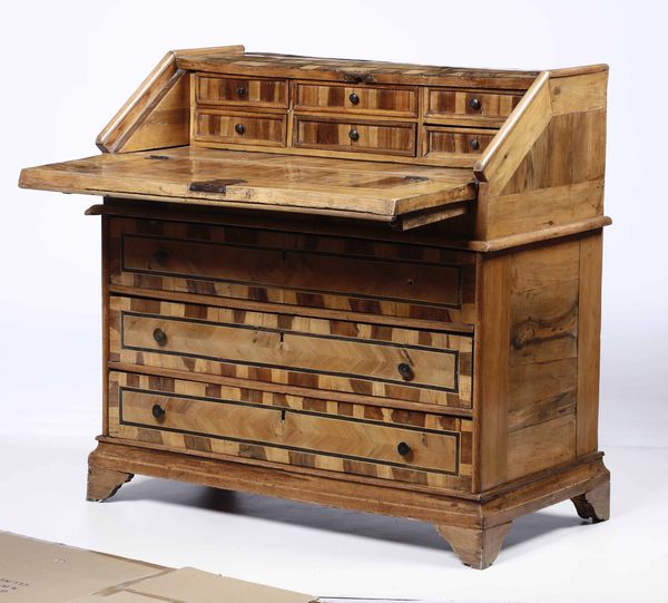 Ribalta impiallacciata in noce e radica di noce, XVIII-XIX secolo  - Asta Antiquariato Settembre - Associazione Nazionale - Case d'Asta italiane