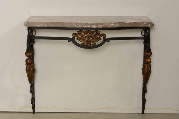Coppia di consoles in ferro e metallo dorato, piano in marmo. Francia, Napoleone III  - Asta Antiquariato Settembre - Associazione Nazionale - Case d'Asta italiane