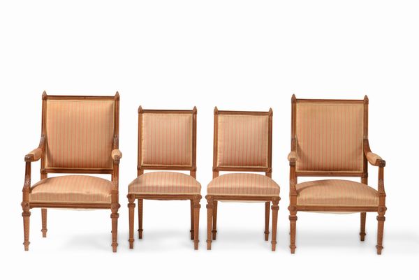 Salotto in legno intagliato composto da divano, coppia di poltrone e coppia di sedie. XIX secolo  - Asta Antiquariato Settembre - Associazione Nazionale - Case d'Asta italiane
