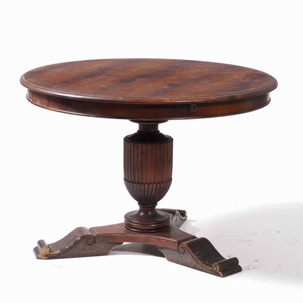 Tavolo tondo in legno. XIX secolo  - Asta Antiquariato Settembre - Associazione Nazionale - Case d'Asta italiane