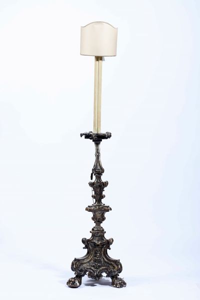 Torciera in legno intagliato e argentato, XVIII secolo  - Asta Antiquariato Settembre - Associazione Nazionale - Case d'Asta italiane