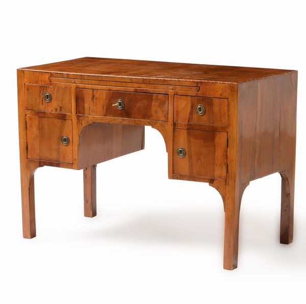 Scrittoio lastronato in ciliegio. XIX secolo  - Asta Antiquariato Settembre - Associazione Nazionale - Case d'Asta italiane