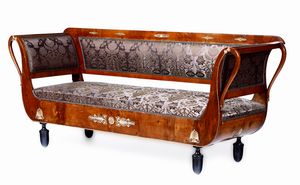 Salotto composto da divano e coppia di poltrone lastronati in mogano, XIX secolo  - Asta Antiquariato Settembre - Associazione Nazionale - Case d'Asta italiane