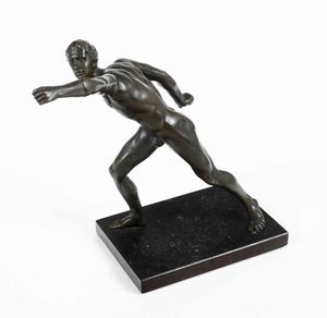 Lanciatore in bronzo, siglato HR  - Asta Antiquariato Settembre - Associazione Nazionale - Case d'Asta italiane