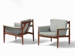 Coppia di poltrone con struttura in legno e rivestimenti in tessuto.  - Asta Antiquariato Settembre - Associazione Nazionale - Case d'Asta italiane