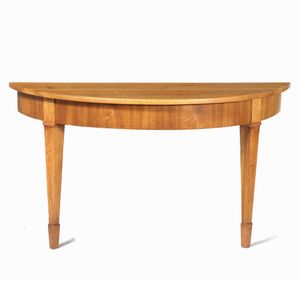 Coppia di mezzi tavoli in stile. XX secolo  - Asta Antiquariato Settembre - Associazione Nazionale - Case d'Asta italiane