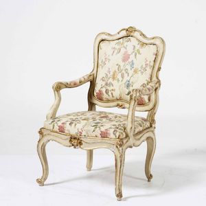 Poltrona in legno intagliato, laccato e dorato. XVIII secolo  - Asta Antiquariato Settembre - Associazione Nazionale - Case d'Asta italiane