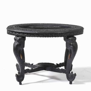 Fornitura da salotto in legno intagliato a motivi zoomorfi, XX secolo  - Asta Antiquariato Settembre - Associazione Nazionale - Case d'Asta italiane