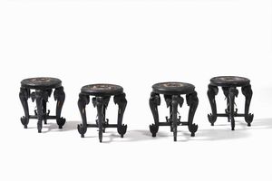 Fornitura da salotto in legno intagliato a motivi zoomorfi, XX secolo  - Asta Antiquariato Settembre - Associazione Nazionale - Case d'Asta italiane