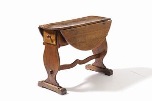 Tavolo ad alette. Umbria (elementi antichi)  - Asta Antiquariato Settembre - Associazione Nazionale - Case d'Asta italiane