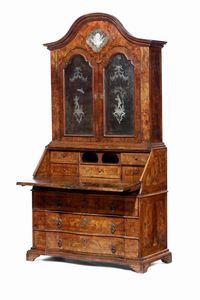 Trumeau lastronato in noce e radica, Veneto met� XVIII secolo  - Asta Antiquariato Settembre - Associazione Nazionale - Case d'Asta italiane