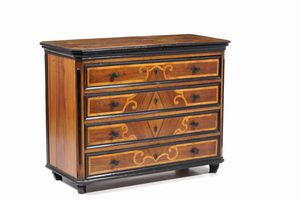 Cassettone lastronato, intarsiato e filettato. Lombardia, XVIII secolo  - Asta Antiquariato Settembre - Associazione Nazionale - Case d'Asta italiane