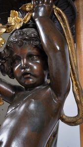 Grande candelabro in bronzo patinato. XX secolo  - Asta Antiquariato Settembre - Associazione Nazionale - Case d'Asta italiane
