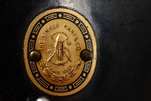 Macchina da cucire Singer. Singer Manufacturing Co.  - Asta Antiquariato Settembre - Associazione Nazionale - Case d'Asta italiane