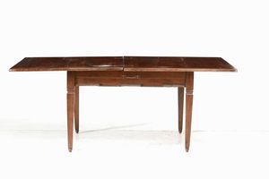 Tavolo da pranzo in noce con piano a libro, fine XVIII secolo  - Asta Antiquariato Settembre - Associazione Nazionale - Case d'Asta italiane