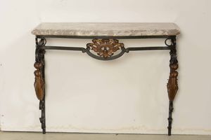 Coppia di consoles in ferro e metallo dorato, piano in marmo. Francia, Napoleone III  - Asta Antiquariato Settembre - Associazione Nazionale - Case d'Asta italiane