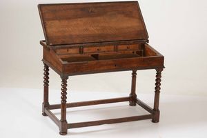 Tavolo scrittoio con montanti a torchon, XVIII-XIX secolo  - Asta Antiquariato Settembre - Associazione Nazionale - Case d'Asta italiane