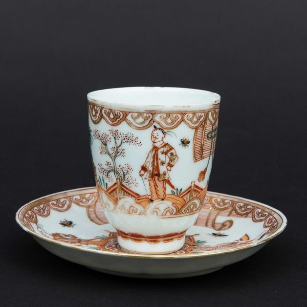 Tazzina con piattino in porcellana con scene di vita comune, Cina, Dinastia Qing, epoca Kangxi (1662-1722)  - Asta Arte Orientale   - Associazione Nazionale - Case d'Asta italiane