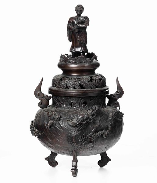 Incensiere in bronzo con anse sagomate, figura di drago a rilievo e con presa del coperchio a foggia di saggio, Giappone, periodo Meiji (1868-1912)  - Asta Arte Orientale   - Associazione Nazionale - Case d'Asta italiane
