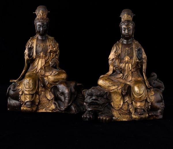 Due figure di Guanyin assise su elefante e leone in bronzo parzialmente dorato, Cina, Dinastia Qing, XIX secolo  - Asta Arte Orientale   - Associazione Nazionale - Case d'Asta italiane
