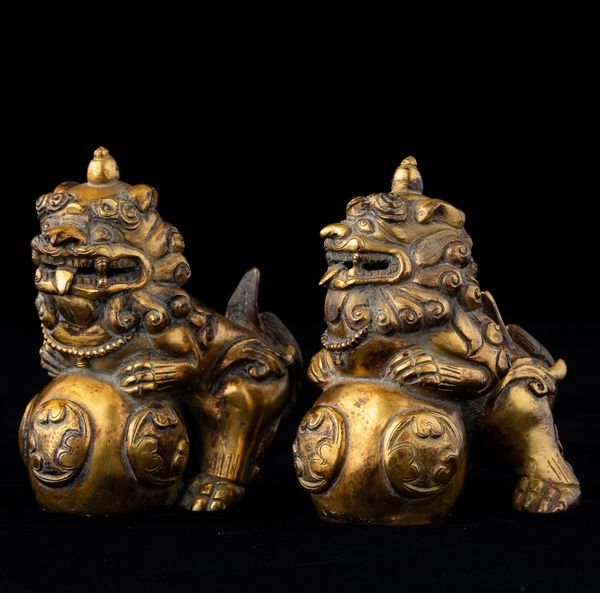 Due figure di draghi in bronzo dorato, Cina, Dinastia Qing, XIX secolo  - Asta Arte Orientale   - Associazione Nazionale - Case d'Asta italiane