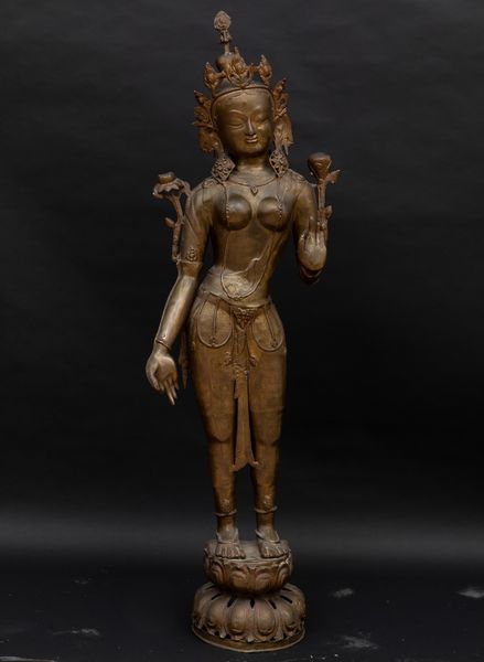 Grande figura in bronzo raffigurante Amitaya stante, Tibet, XX secolo  - Asta Arte Orientale   - Associazione Nazionale - Case d'Asta italiane