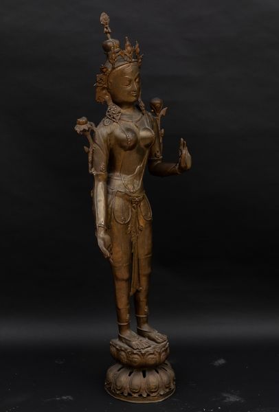 Grande figura in bronzo raffigurante Amitaya stante, Tibet, XX secolo  - Asta Arte Orientale   - Associazione Nazionale - Case d'Asta italiane