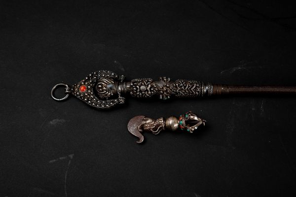 Strumenti rituali in argento e pietre dure, Tibet, XIX secolo  - Asta Arte Orientale   - Associazione Nazionale - Case d'Asta italiane