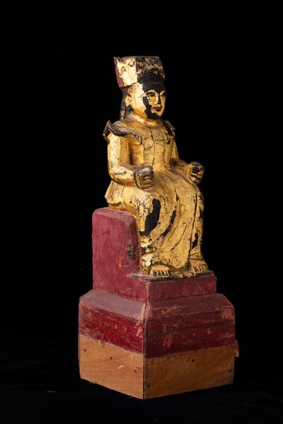 Figura di dignitario in legno laccato e dorato, Thailandia, XIX secolo  - Asta Arte Orientale   - Associazione Nazionale - Case d'Asta italiane