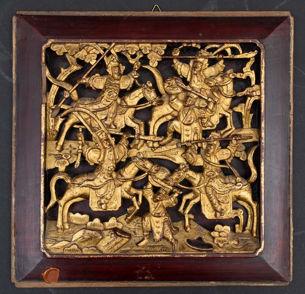 Lotto composto da cinque pannelli diversi scolpiti in legno laccato e dorato, Canton, Cina, Dinastia Qing, XIX secolo  - Asta Arte Orientale   - Associazione Nazionale - Case d'Asta italiane