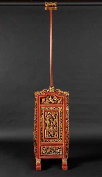 Stand con pannello in legno laccato e dorato raffigurante soggetto naturalistico, Cina, Dinastia Qing, XIX secolo  - Asta Arte Orientale   - Associazione Nazionale - Case d'Asta italiane