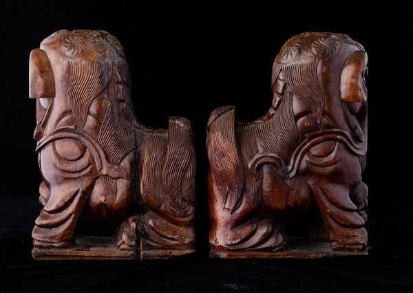 Coppia di Cani di Pho scolpiti in legno, Cina, Dinastia Qing, XIX secolo  - Asta Arte Orientale   - Associazione Nazionale - Case d'Asta italiane