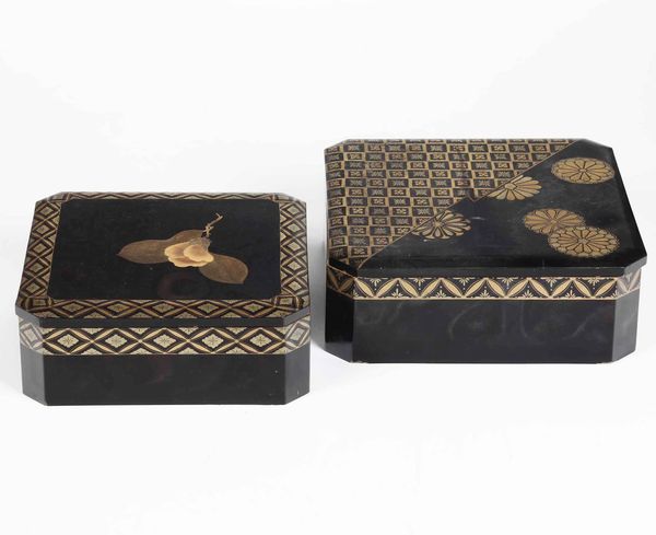 Due scatole in lacca con decori naturalistici, Giappone, periodo Meiji (1868-1912)  - Asta Arte Orientale   - Associazione Nazionale - Case d'Asta italiane