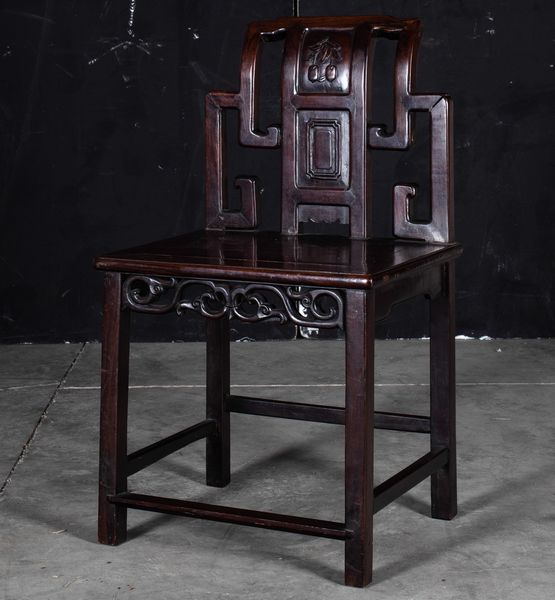 Consolle con sedia in legno con decori naturalistici, Cina, XX secolo  - Asta Arte Orientale   - Associazione Nazionale - Case d'Asta italiane