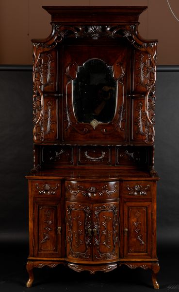 Credenza in legno con ante, cassetti e decori vegetali, Cina, Dinastia Qing, XIX secolo  - Asta Arte Orientale   - Associazione Nazionale - Case d'Asta italiane