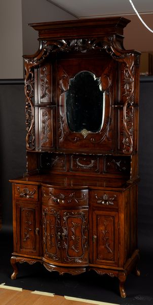 Credenza in legno con ante, cassetti e decori vegetali, Cina, Dinastia Qing, XIX secolo  - Asta Arte Orientale   - Associazione Nazionale - Case d'Asta italiane