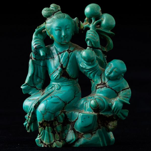 Piccolo gruppo scolpito in turchese raffigurante fanciulla con bambino, Cina, Dinastia Qing, XIX secolo  - Asta Arte Orientale   - Associazione Nazionale - Case d'Asta italiane