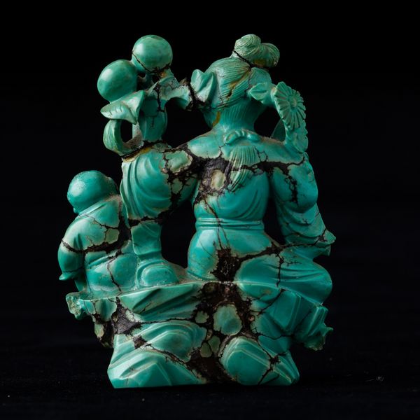 Piccolo gruppo scolpito in turchese raffigurante fanciulla con bambino, Cina, Dinastia Qing, XIX secolo  - Asta Arte Orientale   - Associazione Nazionale - Case d'Asta italiane